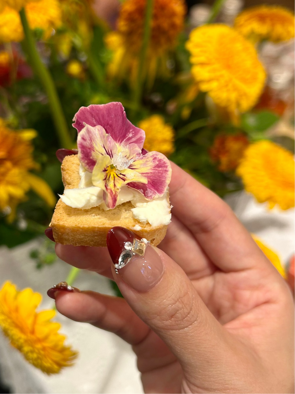 Crush Depth / No.05　深みレッドと輝くクリスタルのフレンチネイル