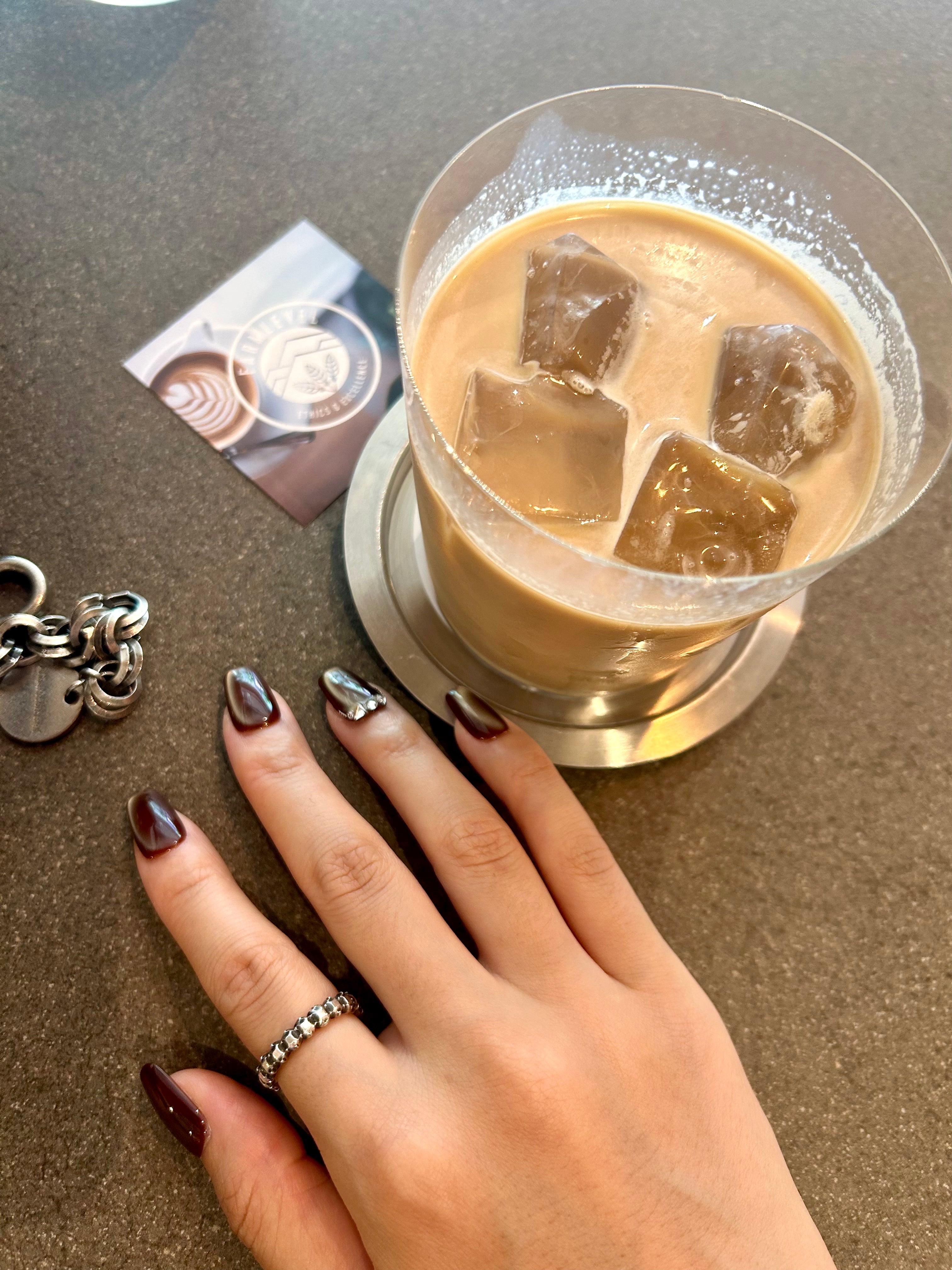 Soft Command / No.06 – Deep Brown Gloss Press-On