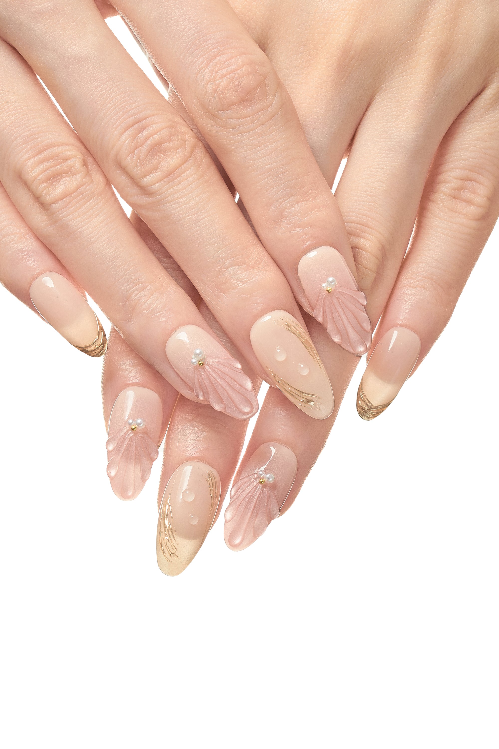 Shell Study / No.18 – シェルとパールディテールのピンクアーモンドネイル