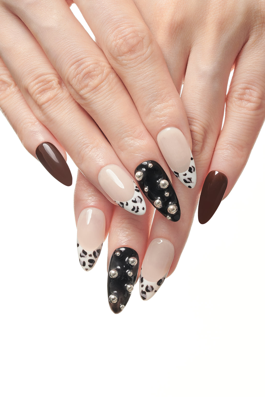 Prey / No.28 − ワインレッド、アニマルプリント、ヌード、グロスブラックのミディアムアーモンドネイル